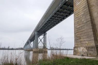 Sous le pont Eiffel de Cubezac (8).